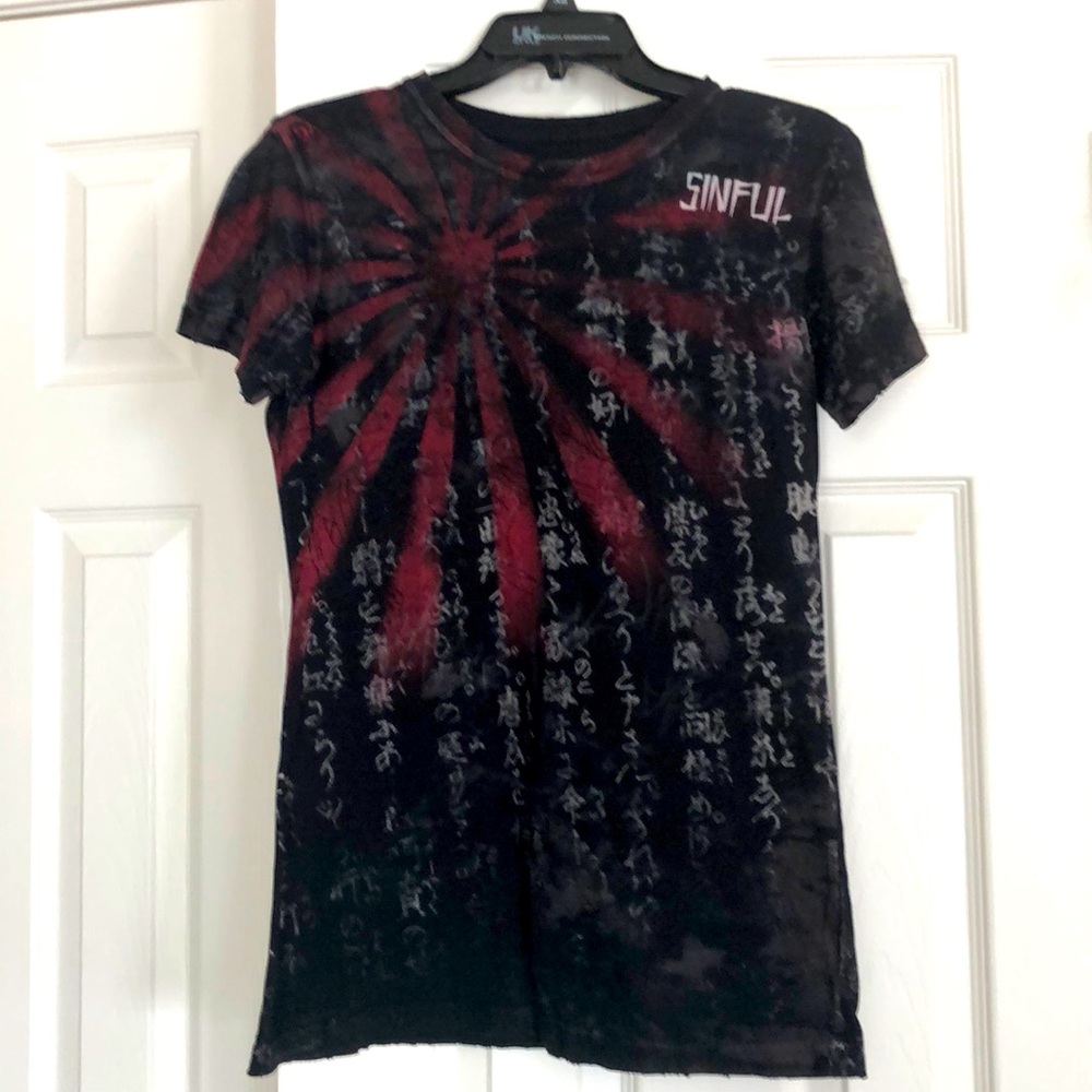 Fitted edgy T-shirt